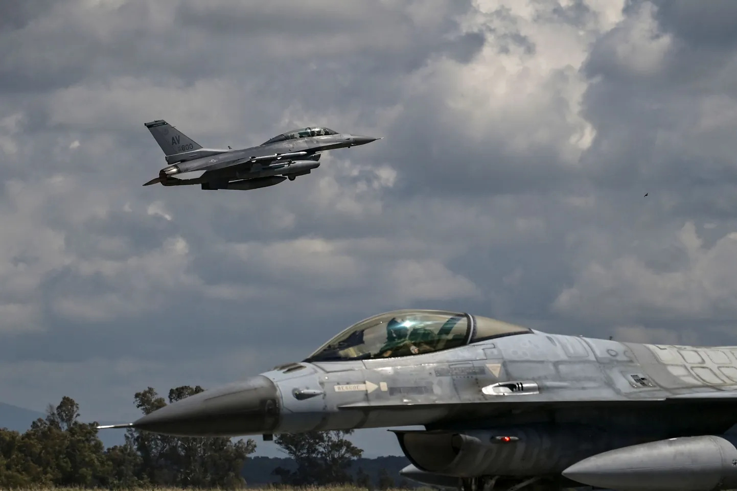 USA õhujõudude F-16 stardib Kreekas Andravidast rahvusvahelisel õppusel Iniochos-2021.