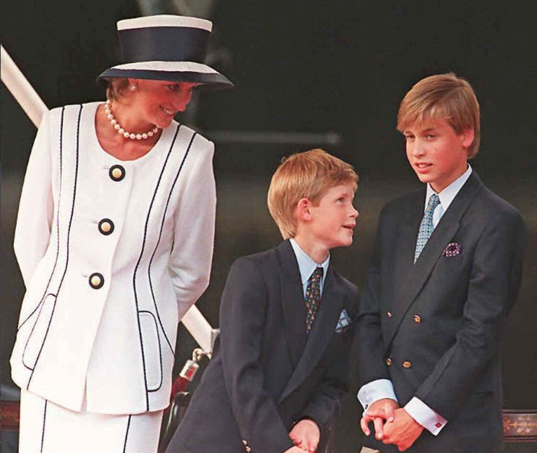 Printsess Diana, prints Harry (keskel) ja prints William / Scanpix