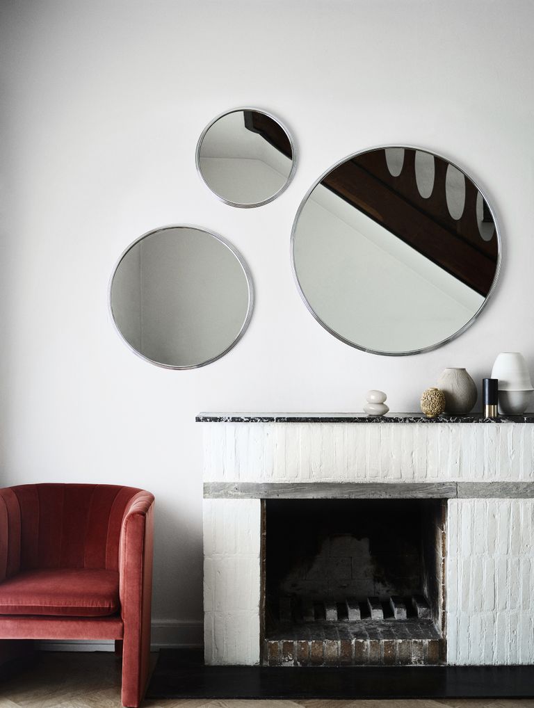 Silloni sama kujuga, kuid erinevas suuruses peeglid on suurepäraseks disainilahenduseks näiteks elutoa, aga miks mitte ka esiku seinale.