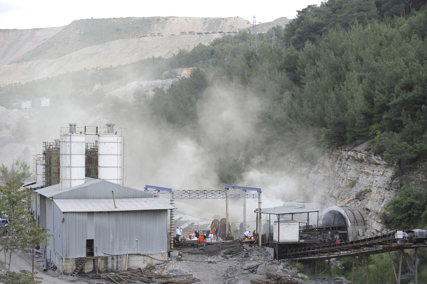 Suits levimas Soma kaevanduse ühest sissepääsust 2014. aasta mais.