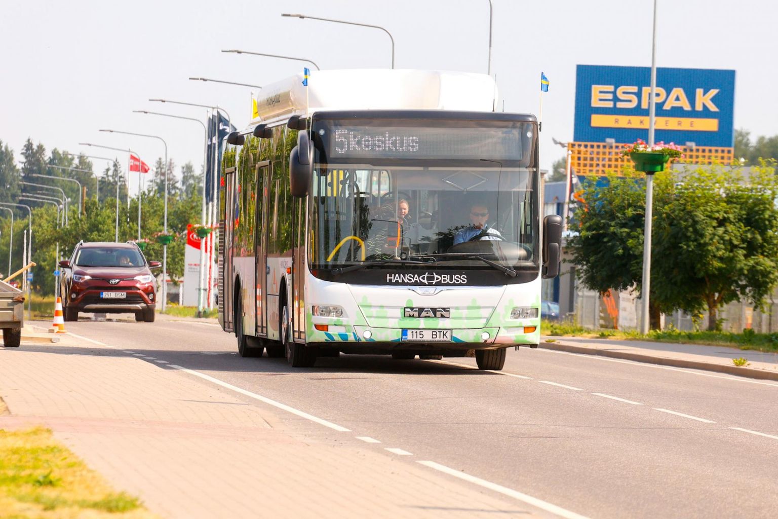 Rakveres sõidavad linnaliinibussid viiel liinil.