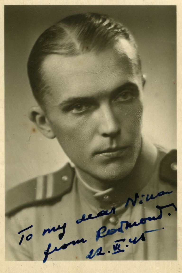 «Mu kallile Niinale Raimondilt.» Selle foto saatis Raimond Valgre 1945. aastal.