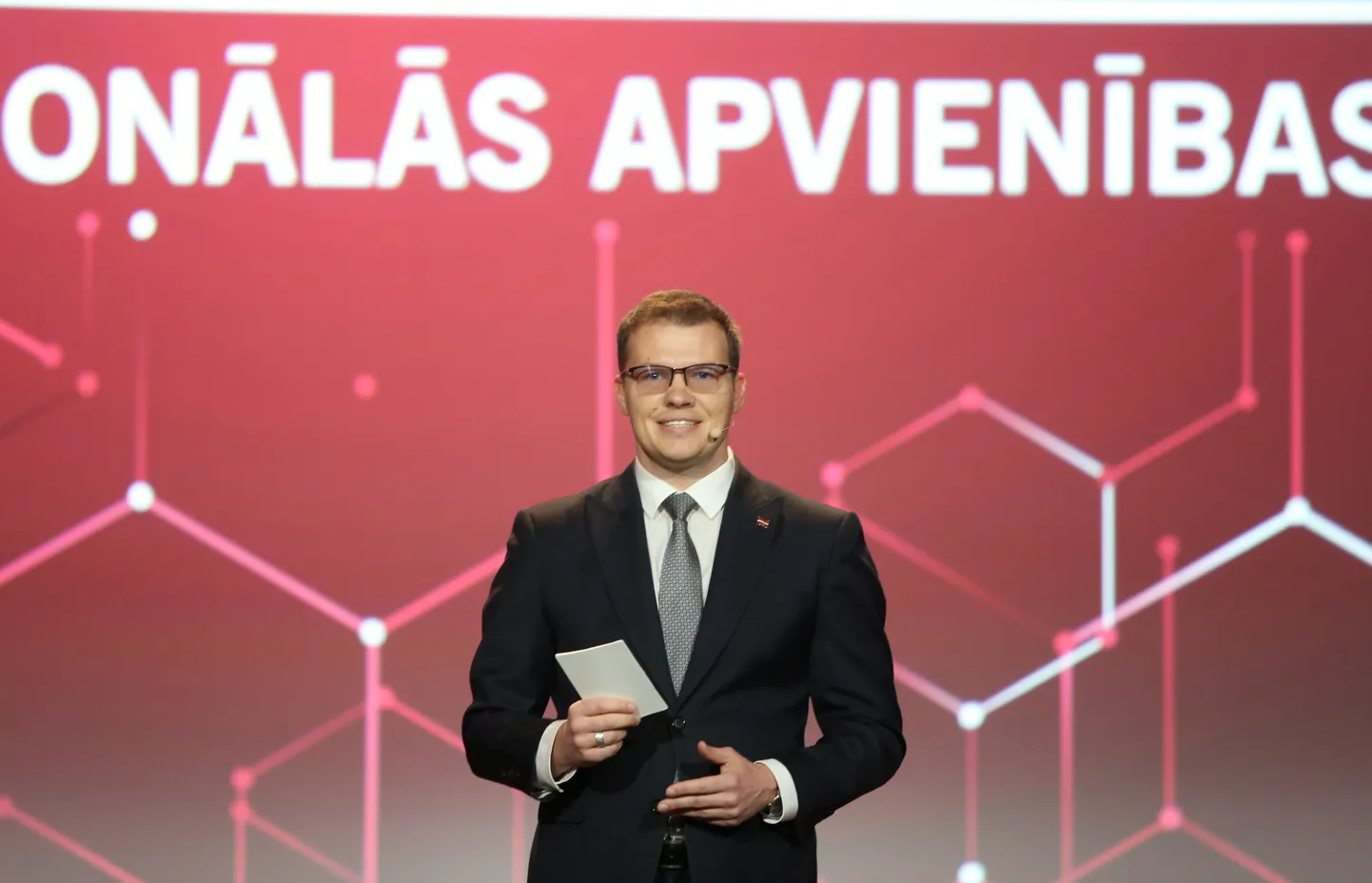 Nacionālās apvienības (NA) priekšsēdētājs Raivis Dzintars piedalās NA ikgadējā kongresā, kurā spriež par partijas tuvākajiem mērķiem un prioritātēm, kā arī tiks vēlēts partijas priekšsēdētājs, valdes locekļi un komisiju pārstāvji.