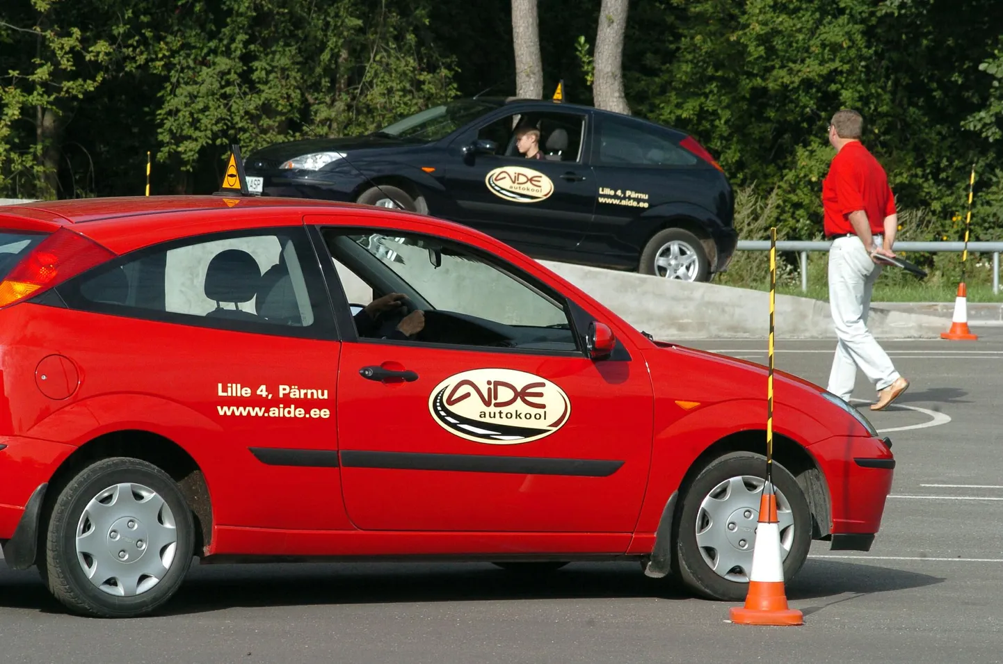 Autoregistrikeskuse Pärnu büroo soovitab seoses võimalike õigusrikkumistega libedasõidukoolituses kaaluda Aide autokoolilt koolitusloa ära võtmist.
