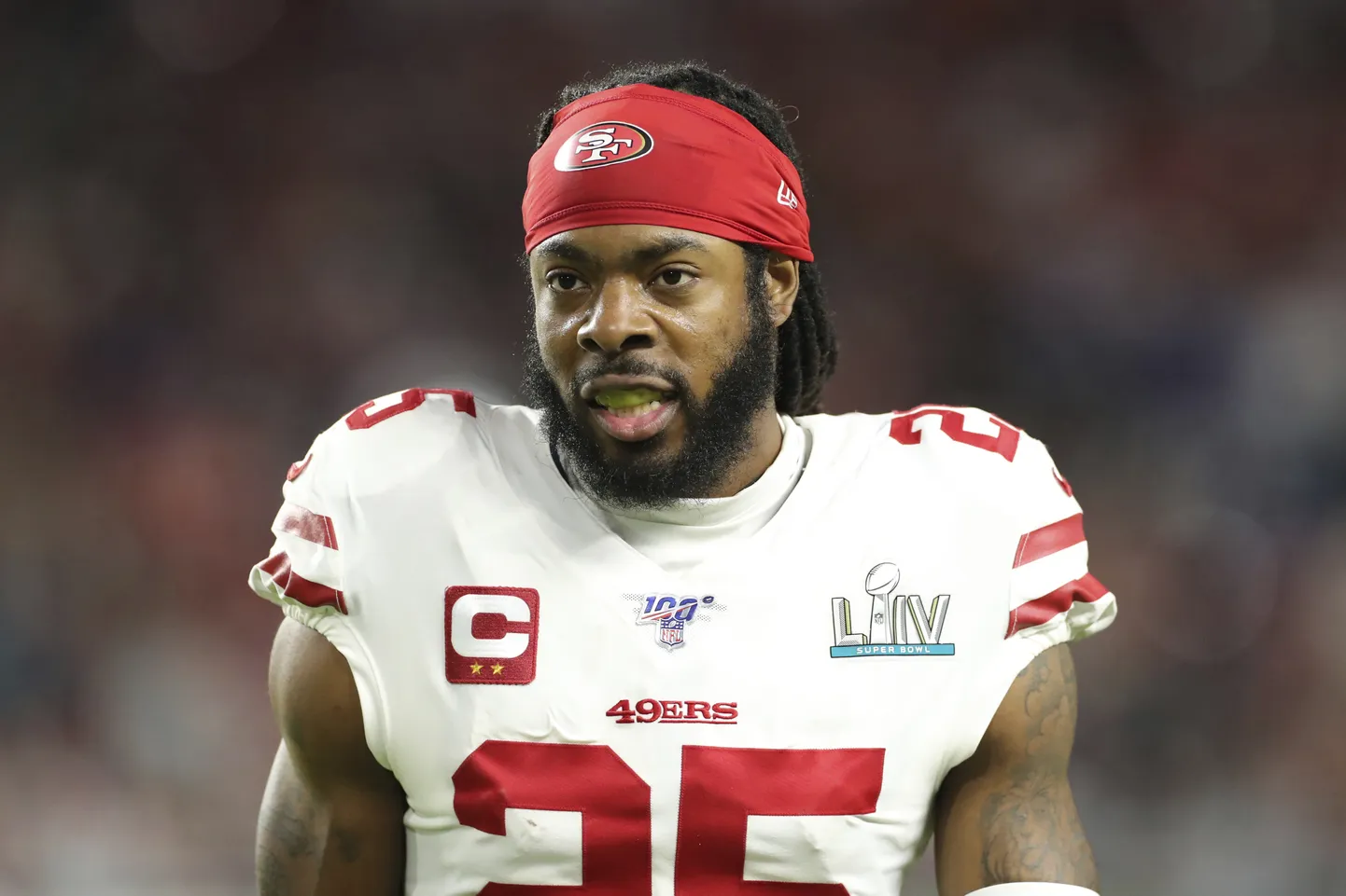 Eelmisel hooajal NFLI klubis San Francisco 49ersis  mänginud Richard Sherman sai süüdistuse sissetungimises ja koduvägillas.