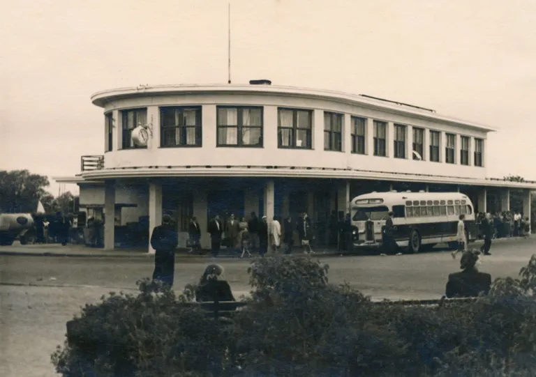 Автобус ЗИС-154 на остановке в Пирита, примерно 1956 год.