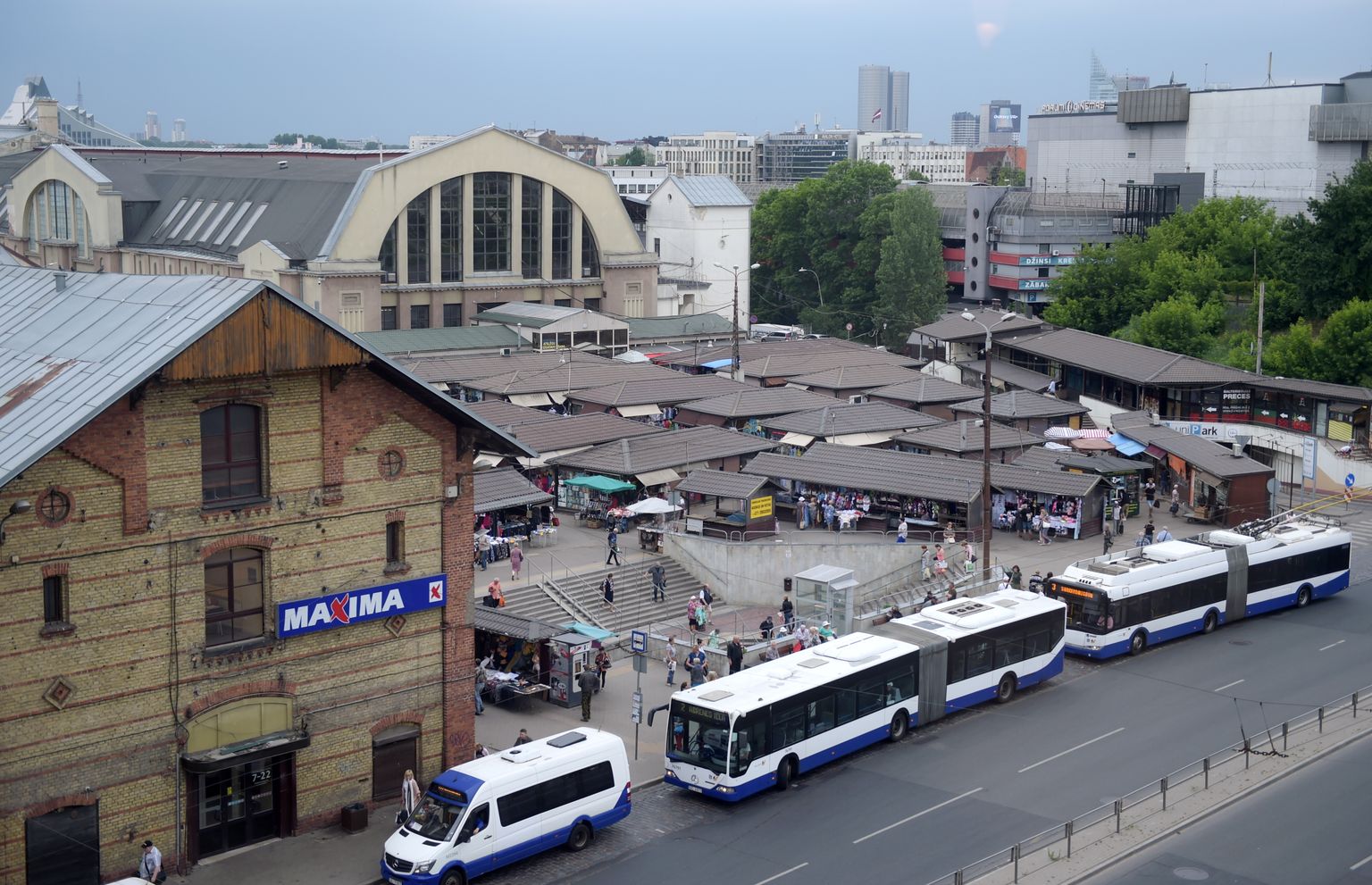 Вид на Центральный рынок со здания Министерства сообщения