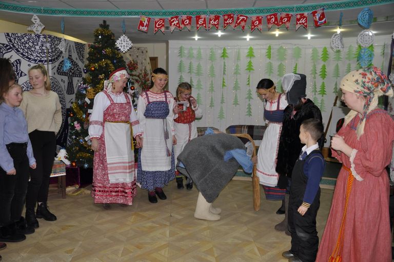 Komi jõulumäng "Kurg". Komi keeles on mängu nimi Тури. 2019. aasta jõulupidu komi kultuuri keskuses (Sõktõvkar, Komi Vabariik, Venemaa).
