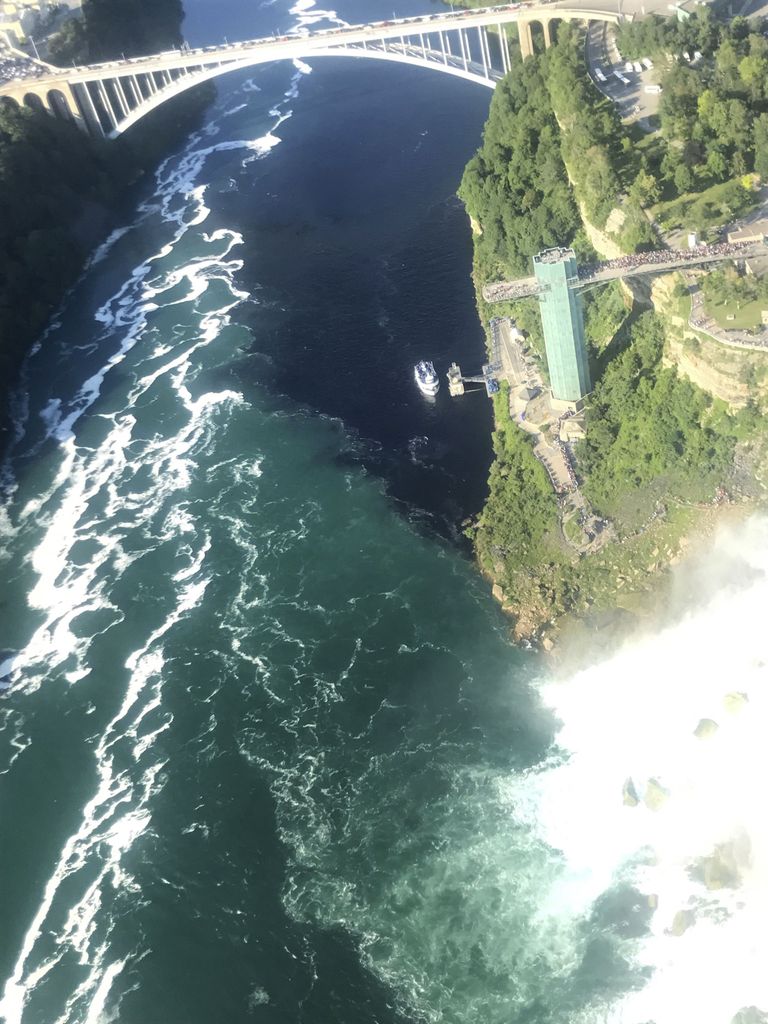 Vee värvi muutus Niagara joal