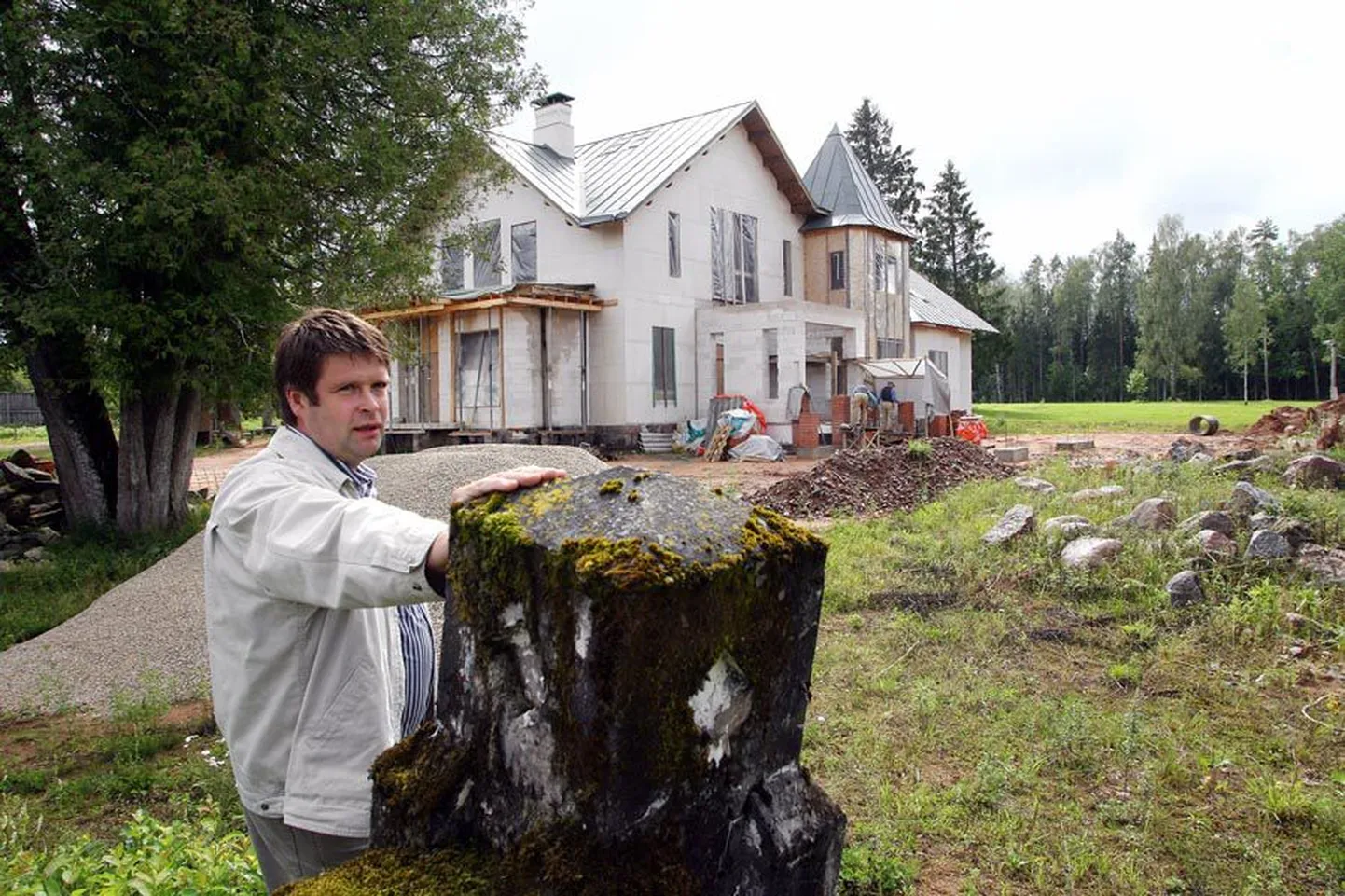 Projektijuht Meelis Lepa sõnul oli juugendlik häärber nii halvas seisukorras, et esialgu oli raske otsustada, kust tuleks renoveerimist alustada.