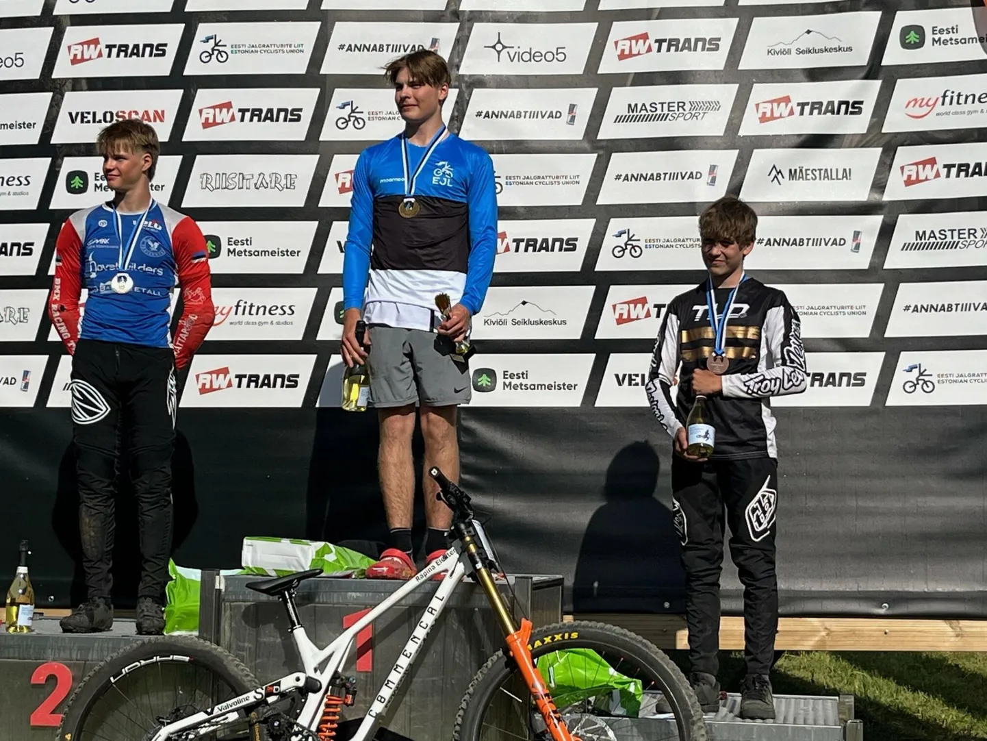 Kiviõlis peetud võistlusel tuli Mark Peterson Eesti juunioride meistriks downhill’is.