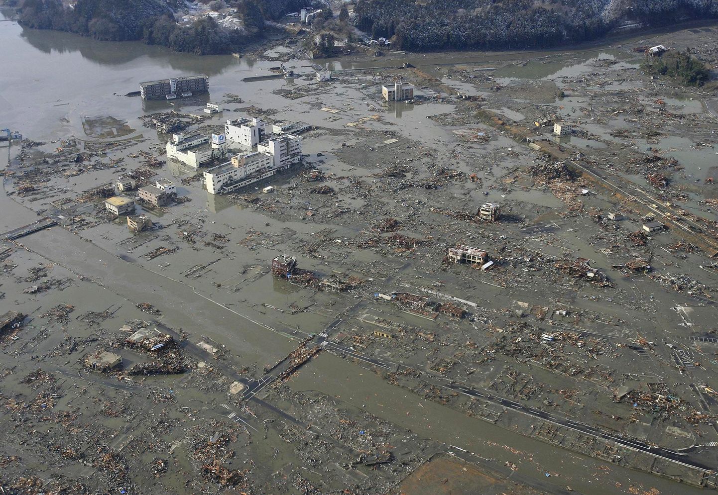 Jaapanit tabanud maavärinas ja sellele järgnenud tsunamis purustatud Minamisanriku.