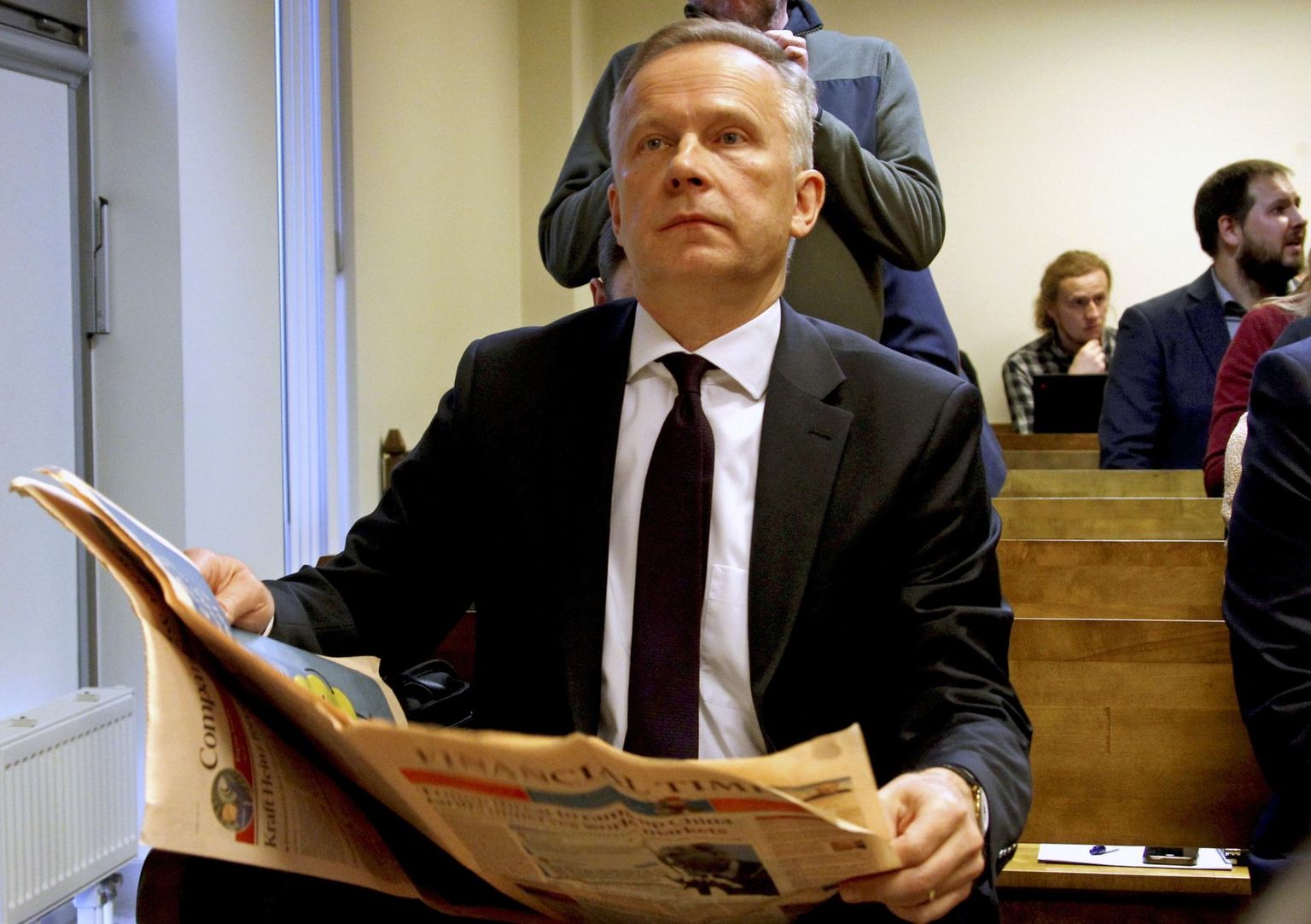 Läti keskpanga president Ilmārs Rimšēvičs võttis esimesele kohtuistungile kaasa rekvisiidi ehk poole aasta vanuse Financial Timesi.