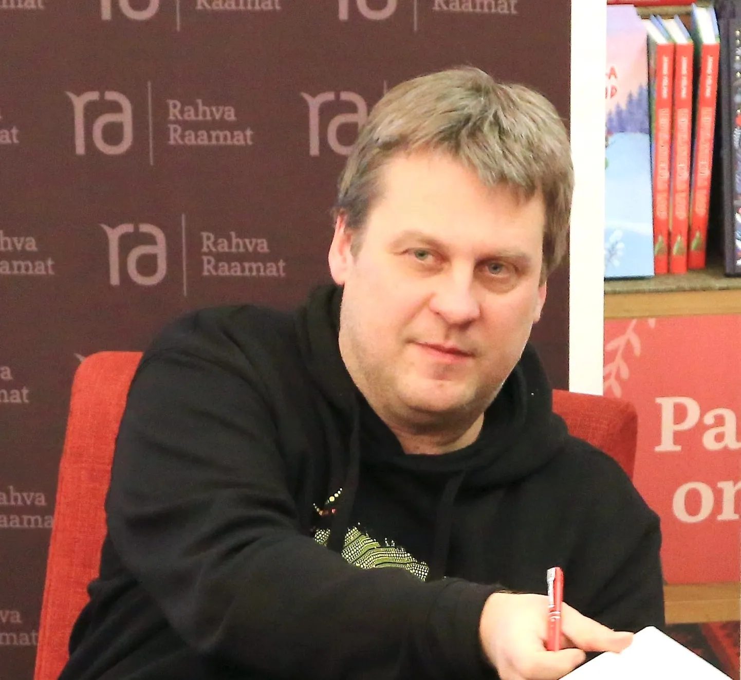 Taavi Pae raamatuesitlusel Rahva Raamatus.