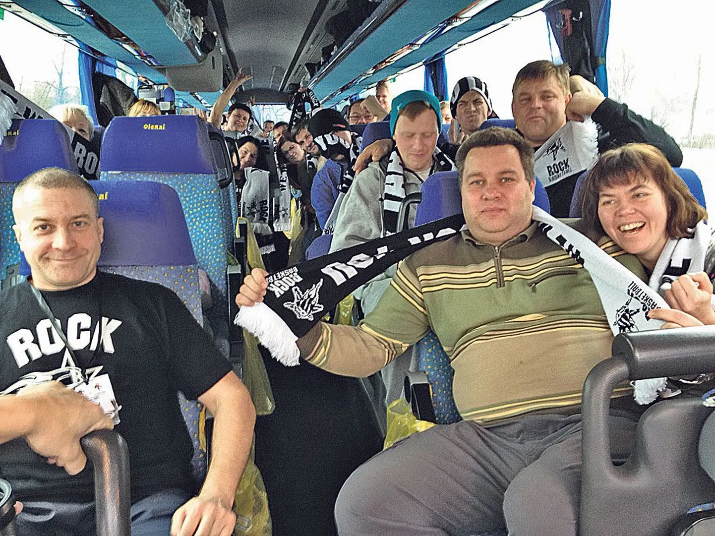 40-pealine Rocki fänniarmee on saanud seekordseks Rumeenia reisiks tubli täienduse, sest Tartu meeskonda on toetama tulnud ka kümmekond Eesti korvpallikoondise fänni.