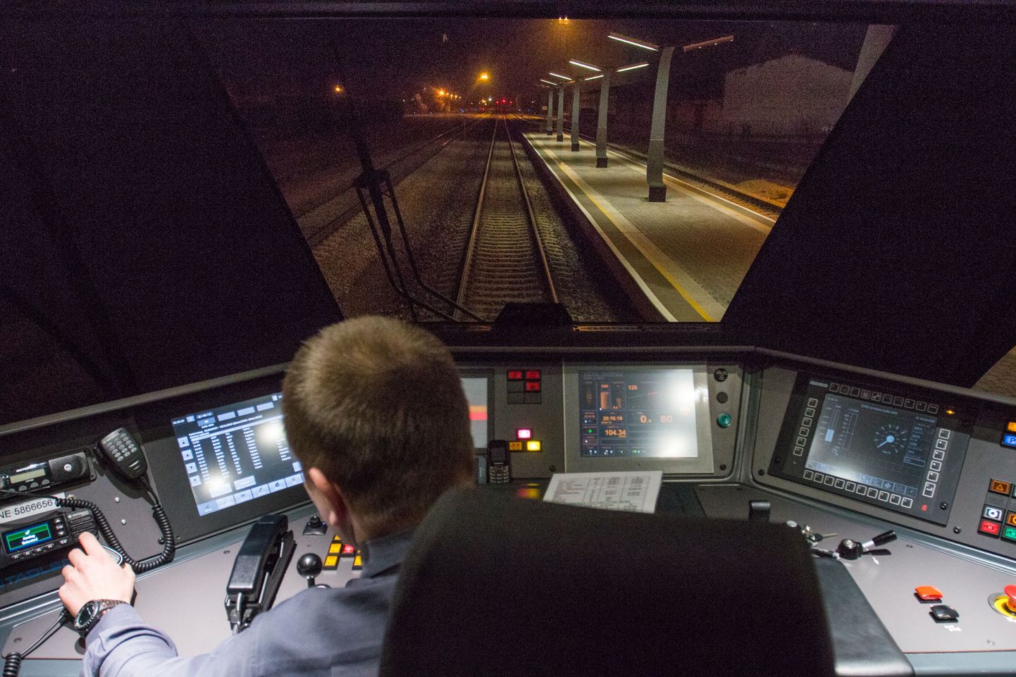 Rongijuhid töötavad üksinda ning vastutavad rongitäie reisijate ohutuse eest. Foto on illustratiivne.