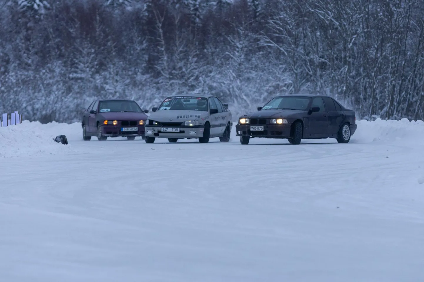 Vasakult Kuldar Süda (BMW E36), stiiliauhinna saanud Anvar Valdok (Opel Omega) ja Teemu Suninen (BMW E36).