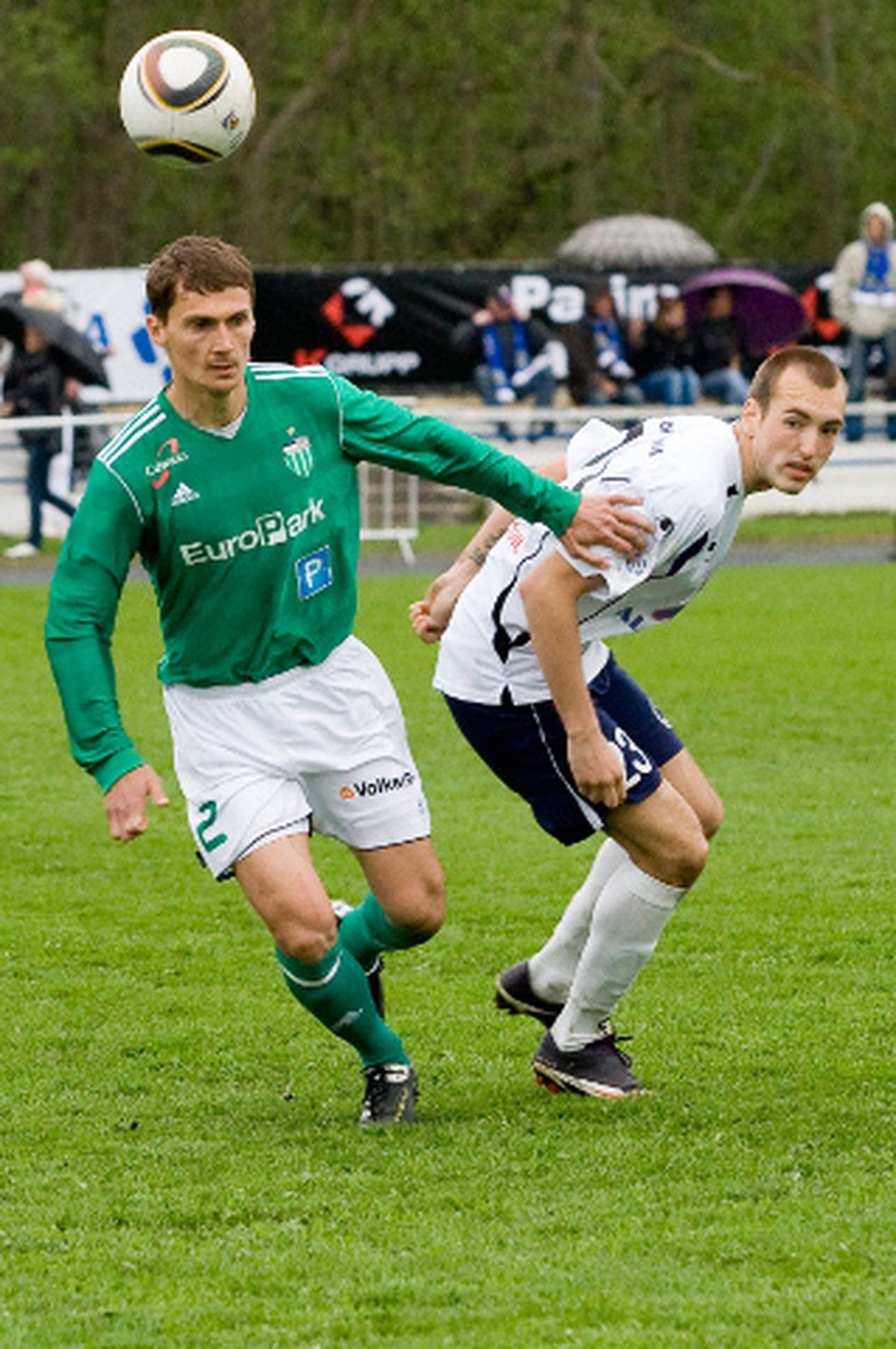 Levadia kaitse üks tugisambaid ja Eesti meistriliiga kauaaegne mängija Andrei Kalimullin (vasakul) ei välista, et võib järgmisel hooajal esineda mõne Ida-Viru klubi meeskonnas.