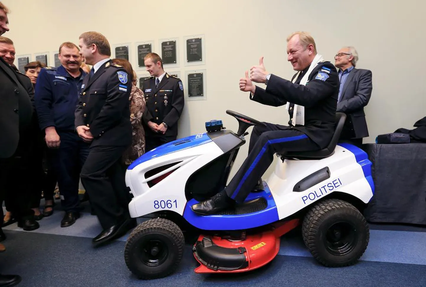 Teisipäeval oma uue murutraktori istet proovinud Tarmo Kohv juhtis Lõuna prefektuuri kaheksa aastat.