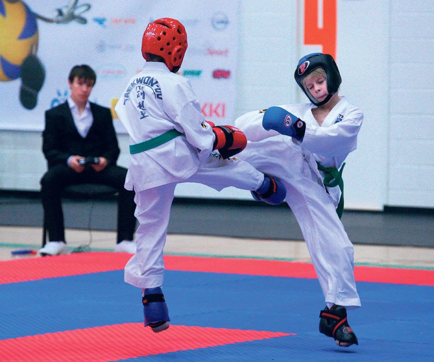 Taekwondo noorte Eesti meistrivõistlustel näitasid oma võimeid kuue- kuni 18aastased sportlased.