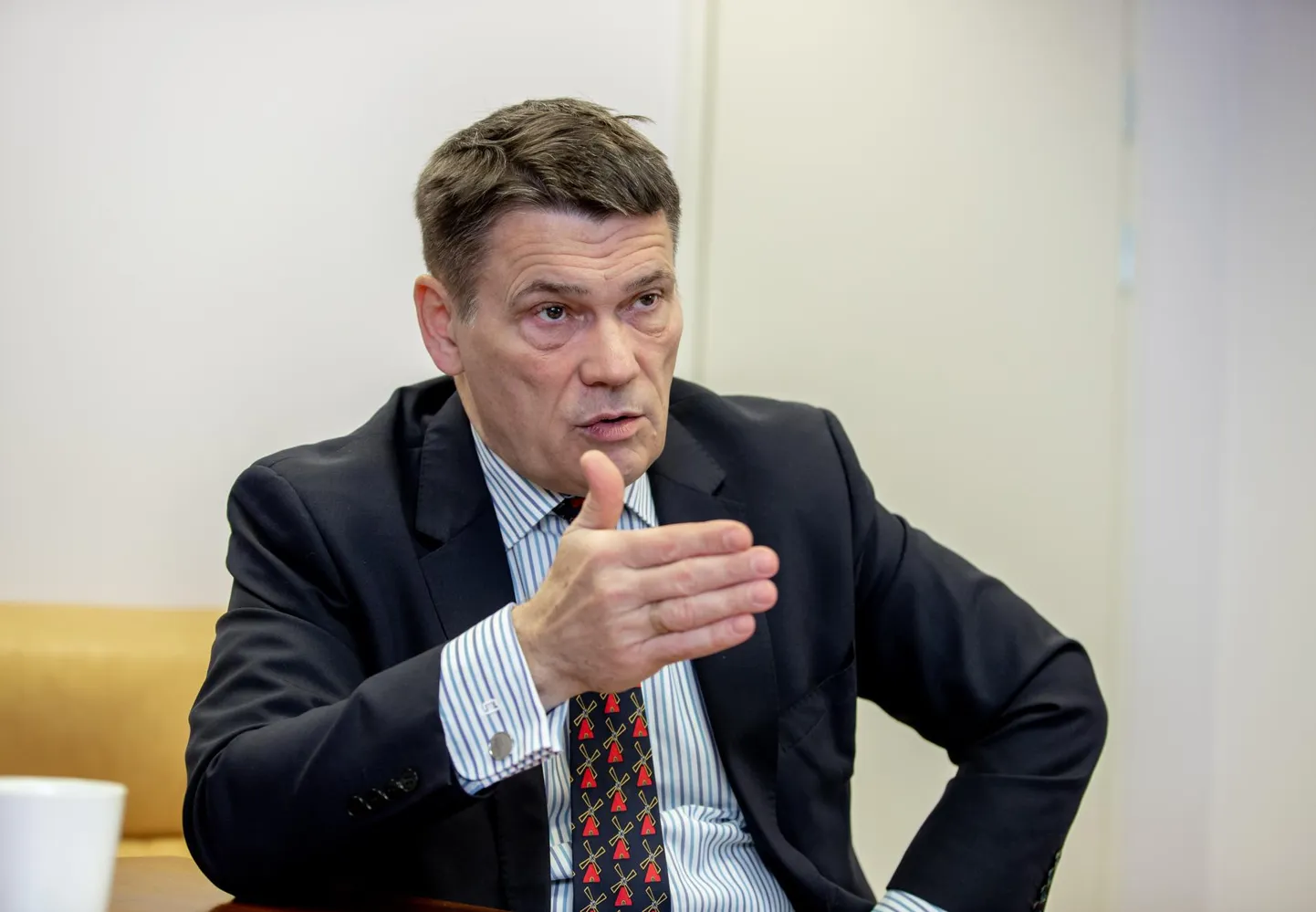 Eesti poliitiku ja erusõjaväelase Alar Lanemani arvates ei ole teravad solvangud poliitikas üldse vajalikud.