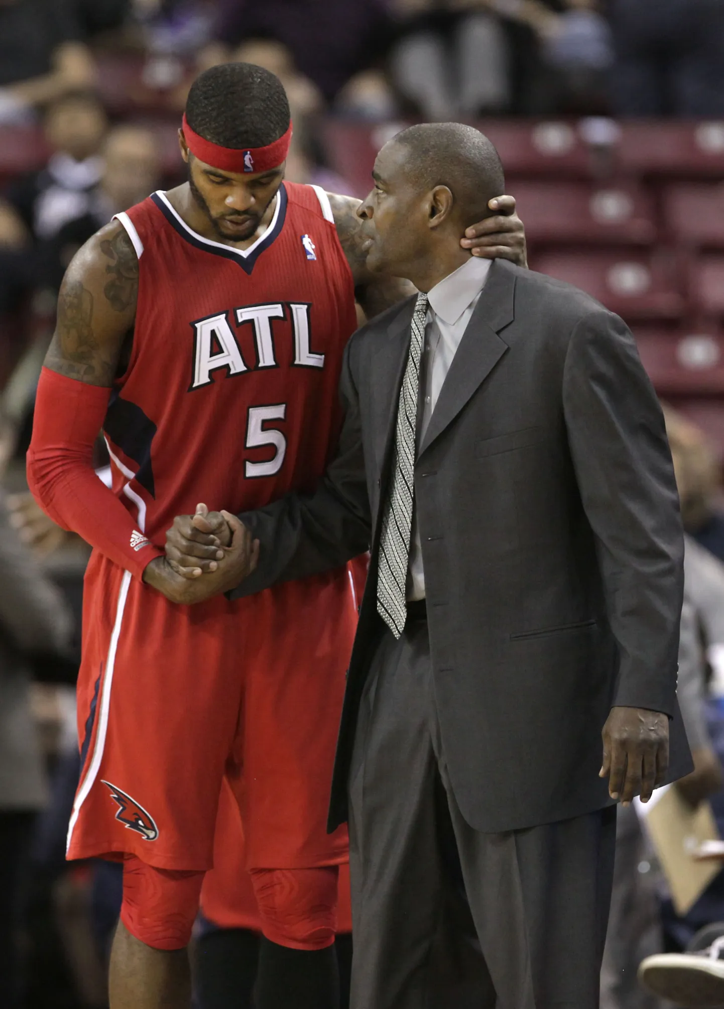 Atlanta Hawksi peatreener Larry Drew ja Josh Smith.
