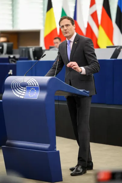 Депутат Европарламента от Венгрии, лидер партии «Йоббик» Мартон Дёндёши в Страсбургской палате Европарламента.