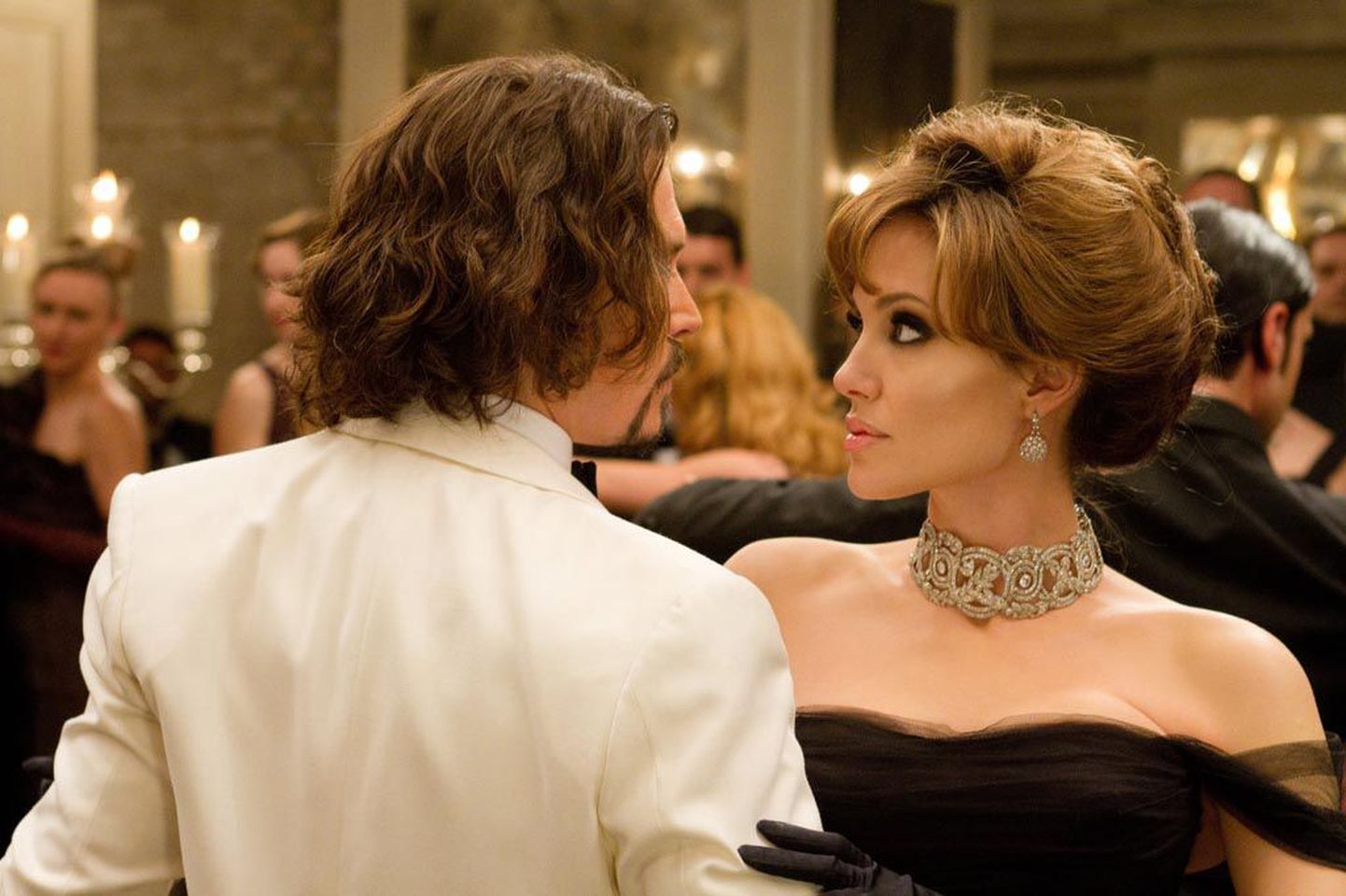 “Turist” on romantiline põnevusfilm täis intriige, romantikat ja ohtusid. Peaosades megastaarid Johnny Depp (“Kariibi mere piraadid”) ja Angelina Jolie (“Agent Salt”).