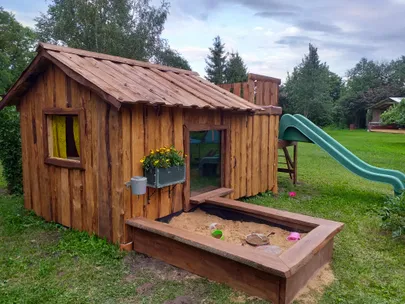 Mängimaja, kus sees ka vesi.