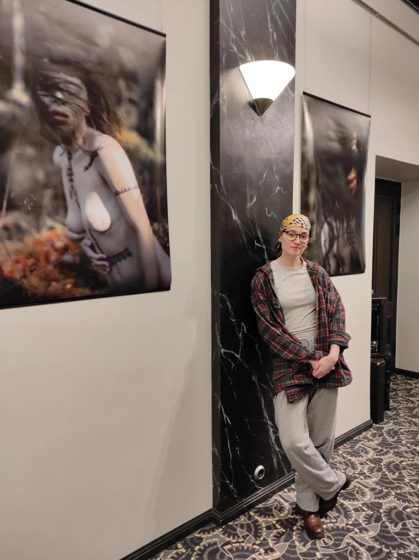 Elisabeth Kužovniku fotonäitusel «Maarja» kohtuvad siiras alastus ja loodus.