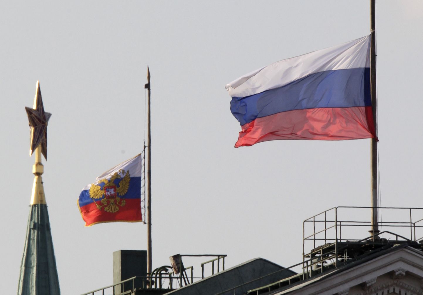 Vene lipp Kremli tornis.