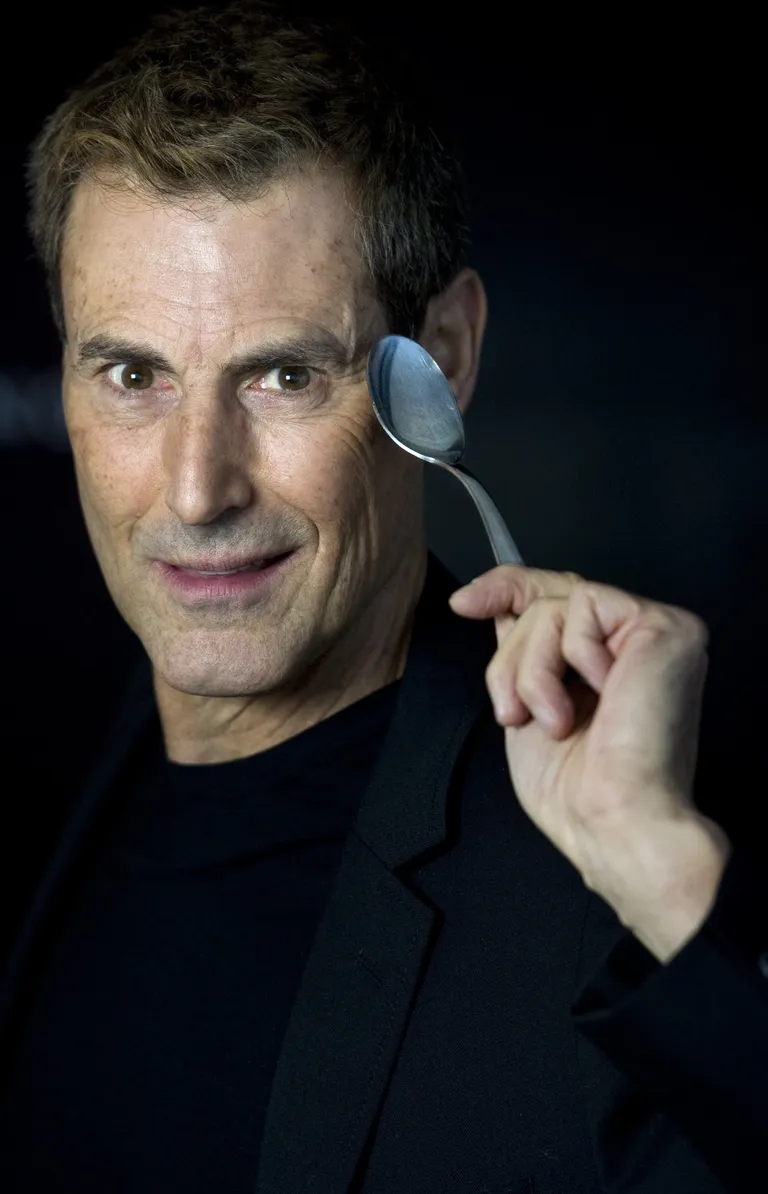 Illusionist Uri Geller 2010 Stockholmis esinemas