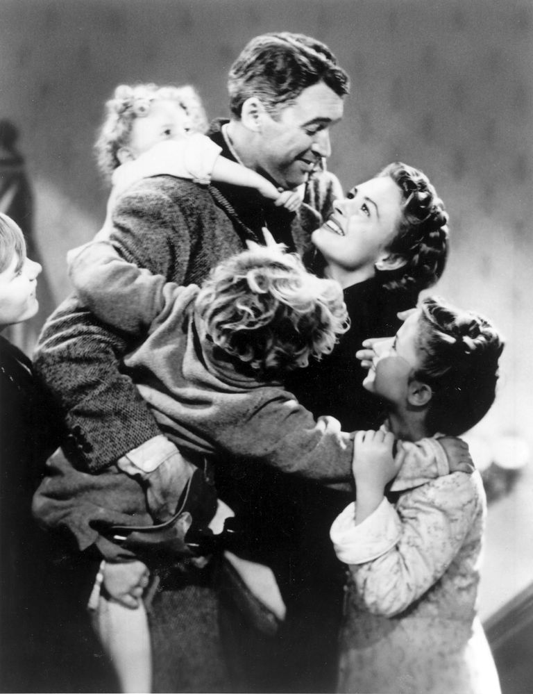 Donna Reed ja James Stewart koos lapsnäitlejatega 1946. aasta filmis «It's a Wonderful Life»