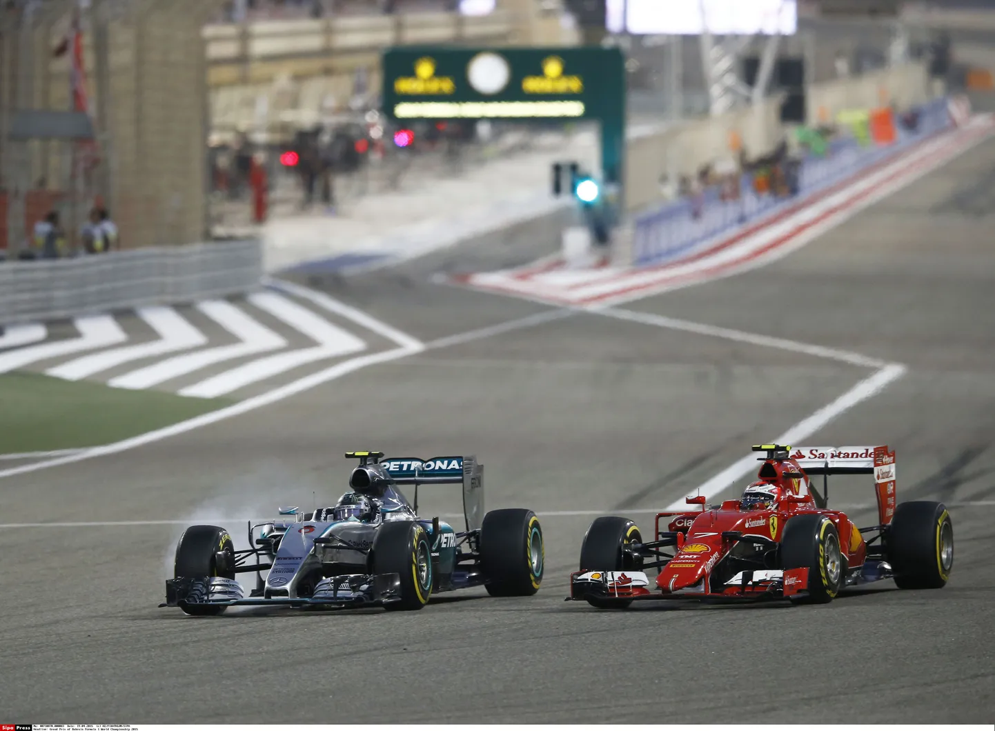 Nico Rosberg (vasakul) ja Kimi Räikkönen.