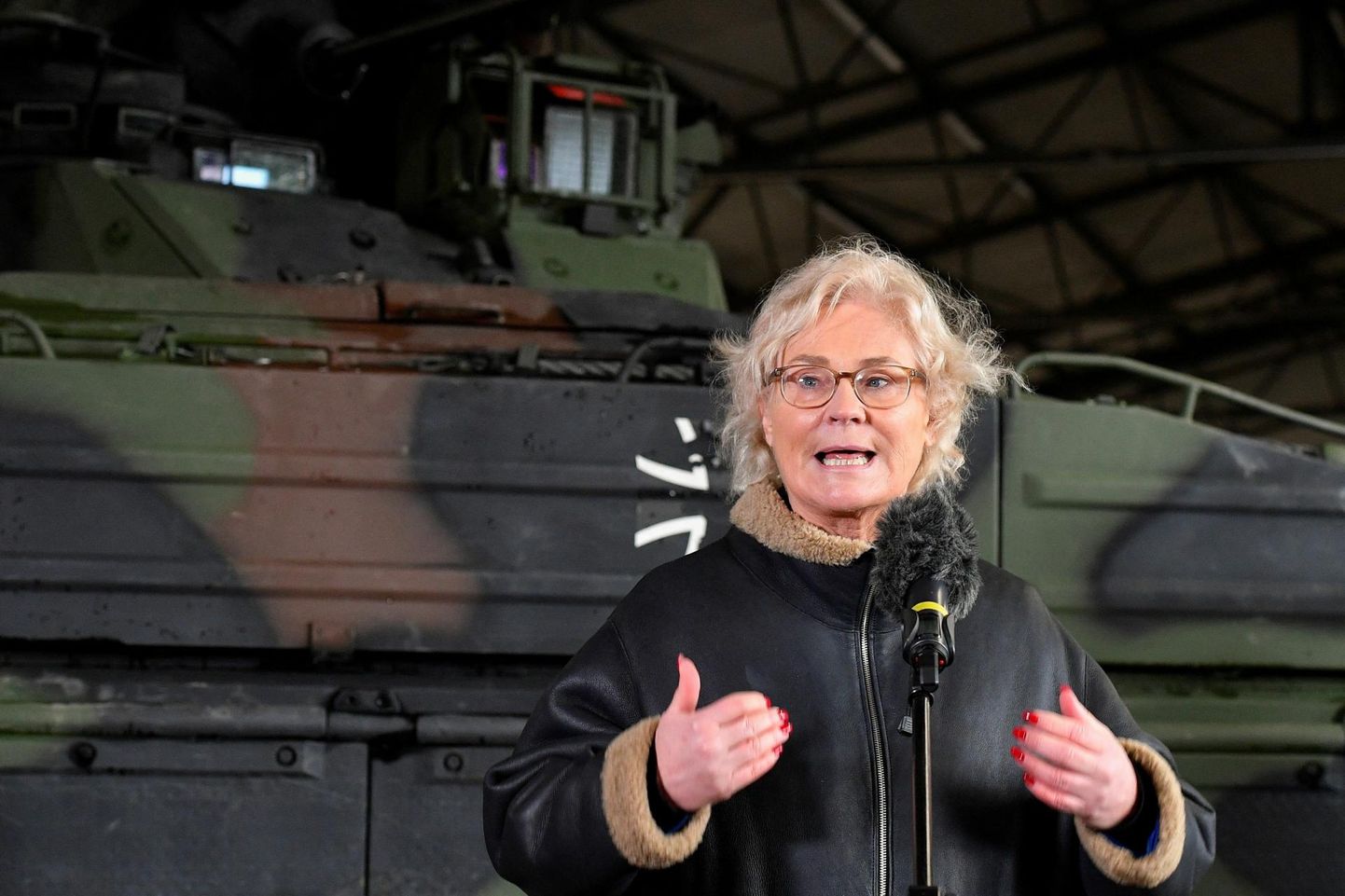 Saksamaa kaitseminister Christine Lambrecht Marienbergi sõjaväebaasis 12. jaanuaril. 