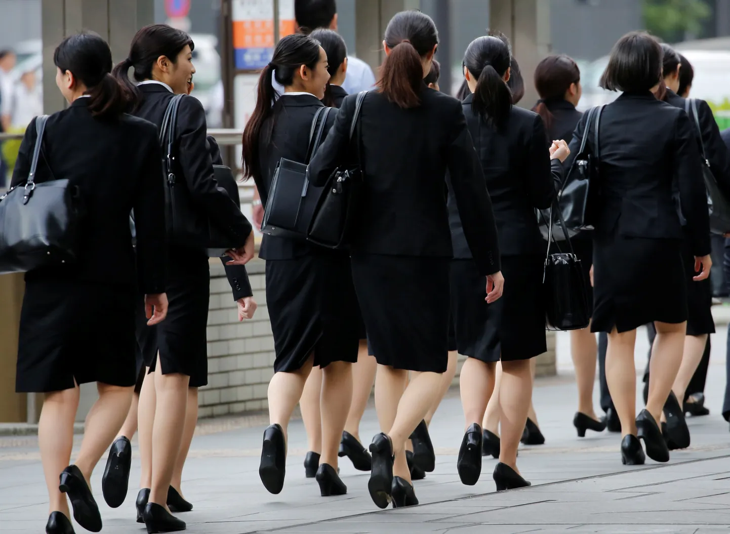 Kontoritöötajad Tokyo äripiirkonnas.