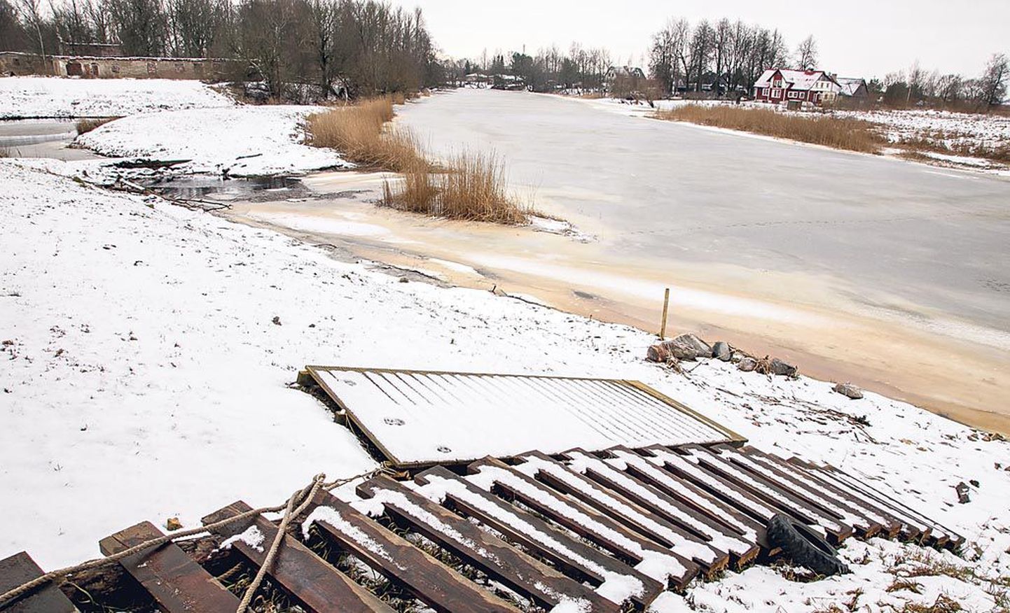Sauga jõele rajatavast väikesadamast on Pärnu laheni vett pidi kümne minuti teekond.