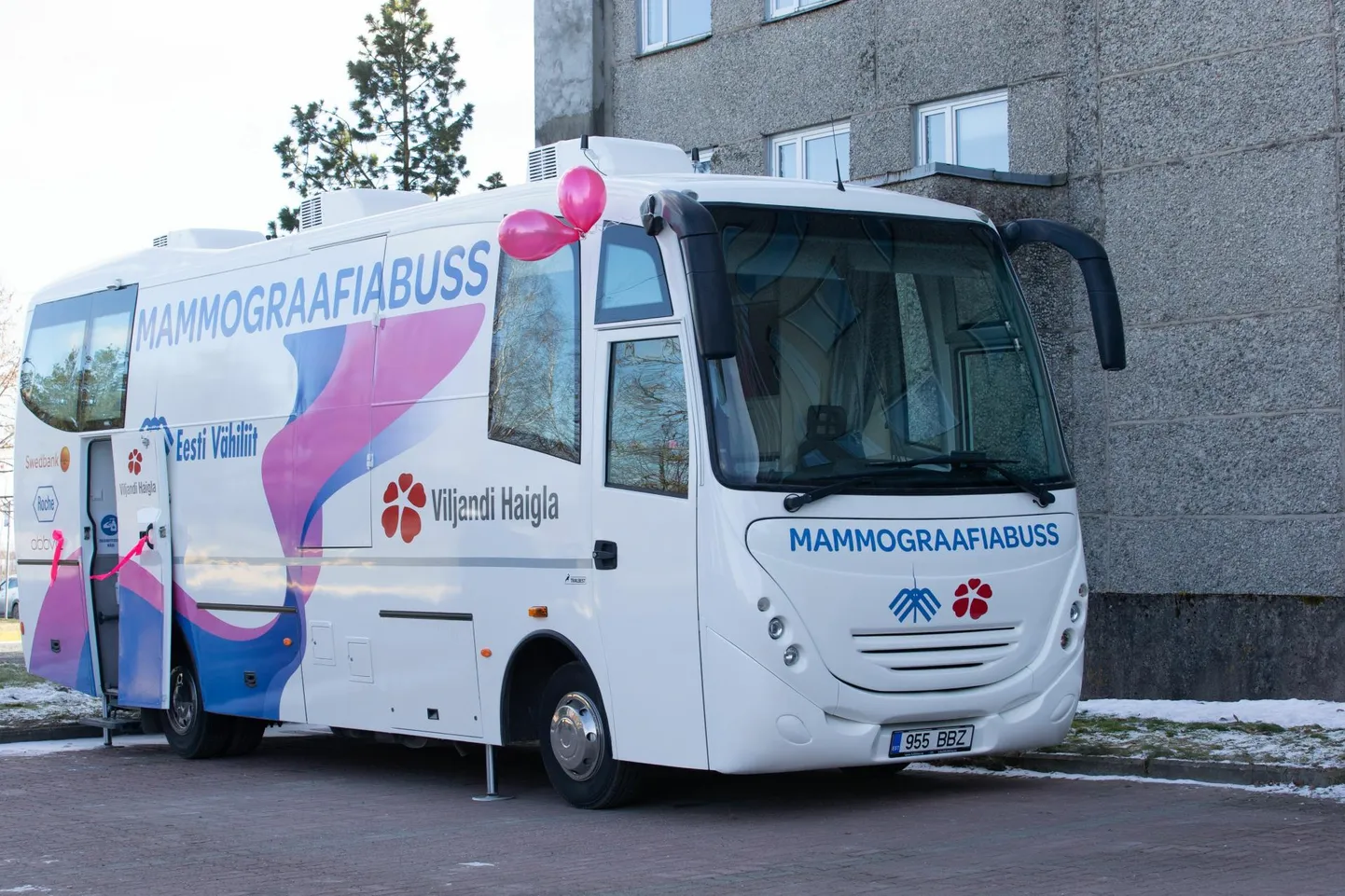 Rinnavähi sõeluuringuid tehakse ka mammograafiabussis. Suurtes linnades on see võimalus aasta ringi haiglateski olemas.
