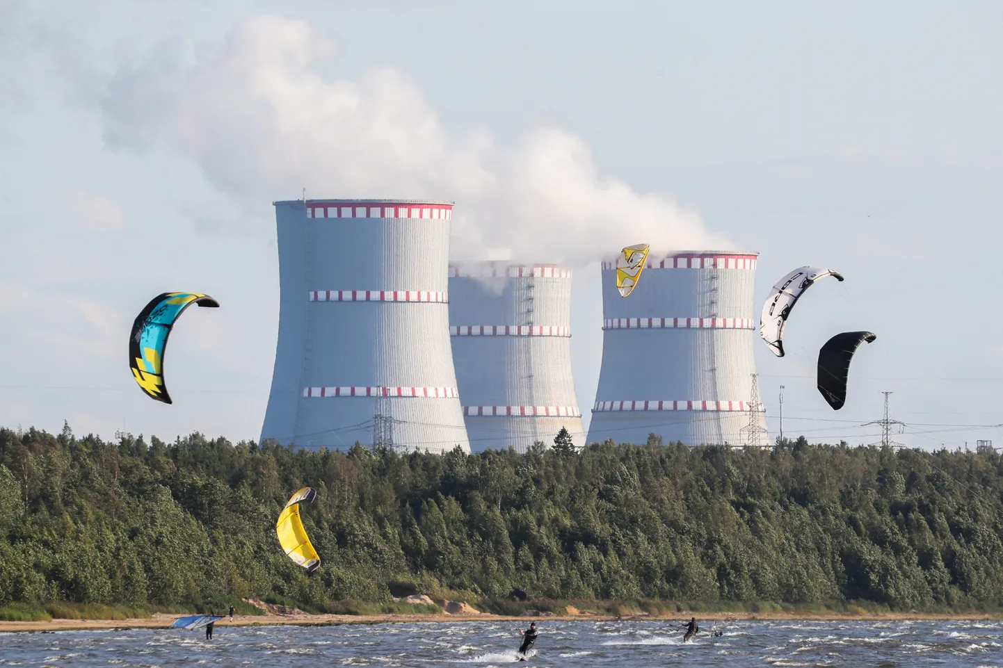 Sosnovõi Bori tuumaelektrijaam asub Eesti piirist vaid 70 kilomeetri kaugusel. Venemaa ametnike sõnul pole selle jaamaga viimasel ajal probleeme olnud.