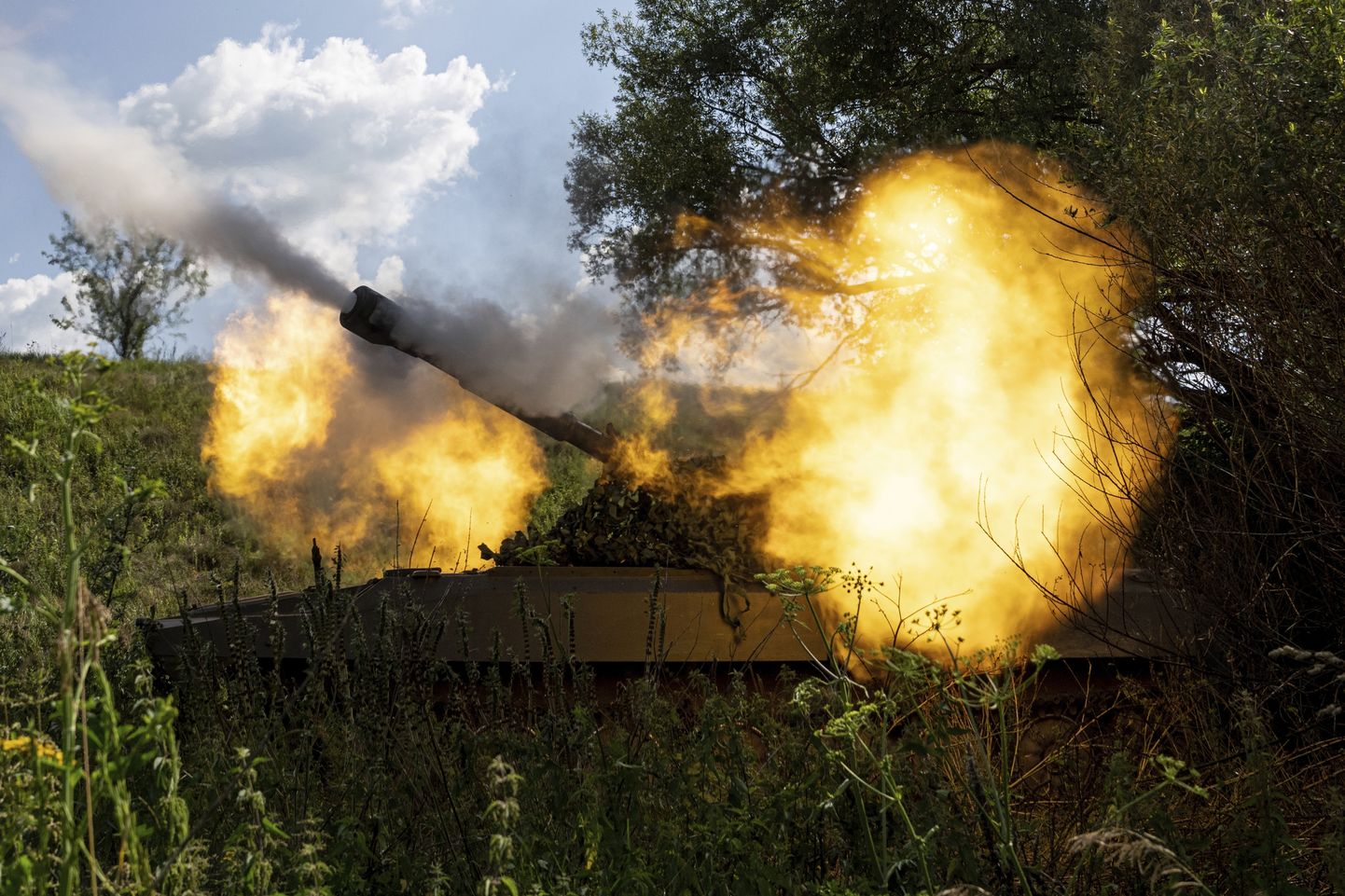 Ukraina iseliikuv suurtükk andmas tuld Vene vägede pihta Harkivi oblastis juuli lõpus.