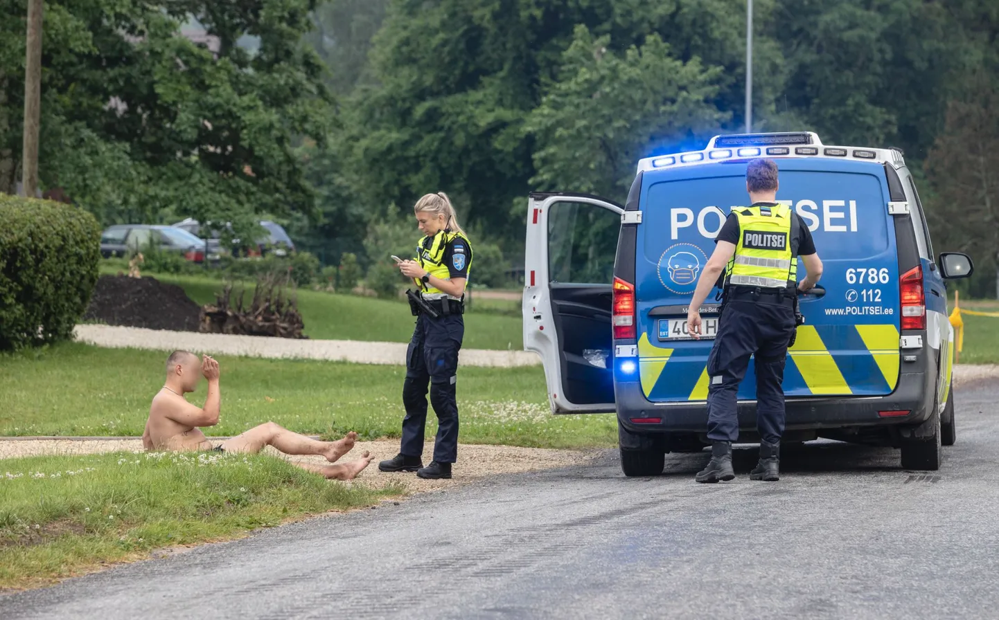 Politsei toimetas Pühajärvel joobes inimestega.