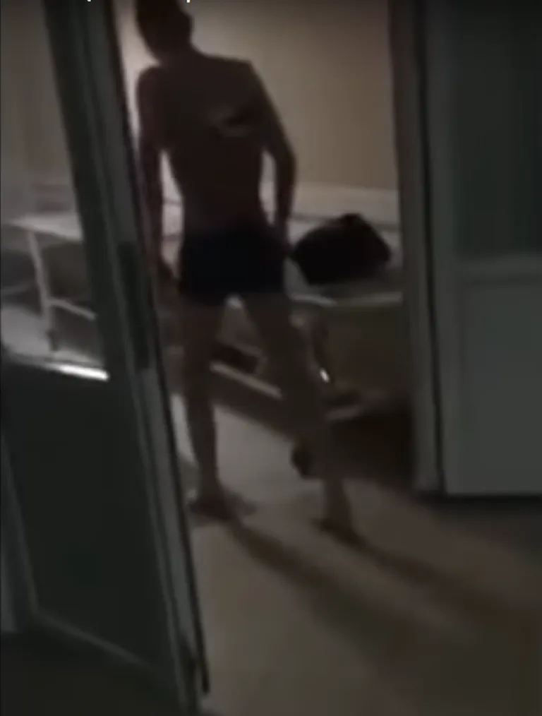 Venemaal Tatarstanis jalutas haiglas mees, kellel oli nuga seljas