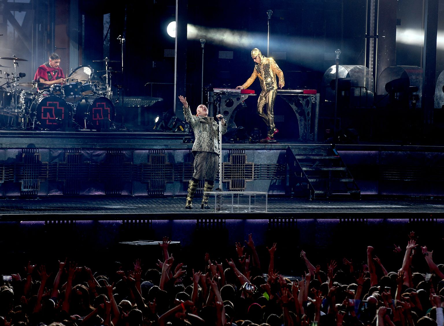 "Rammstein" koncerts Lucavsalā satricina visu Rīgu. Atrodi sevi bildēs!