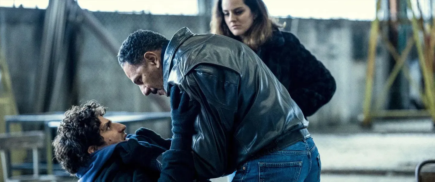 Filmis «Süütu» kehastab Louis Garrel meest, kelle ema tahab abielluda vangiga