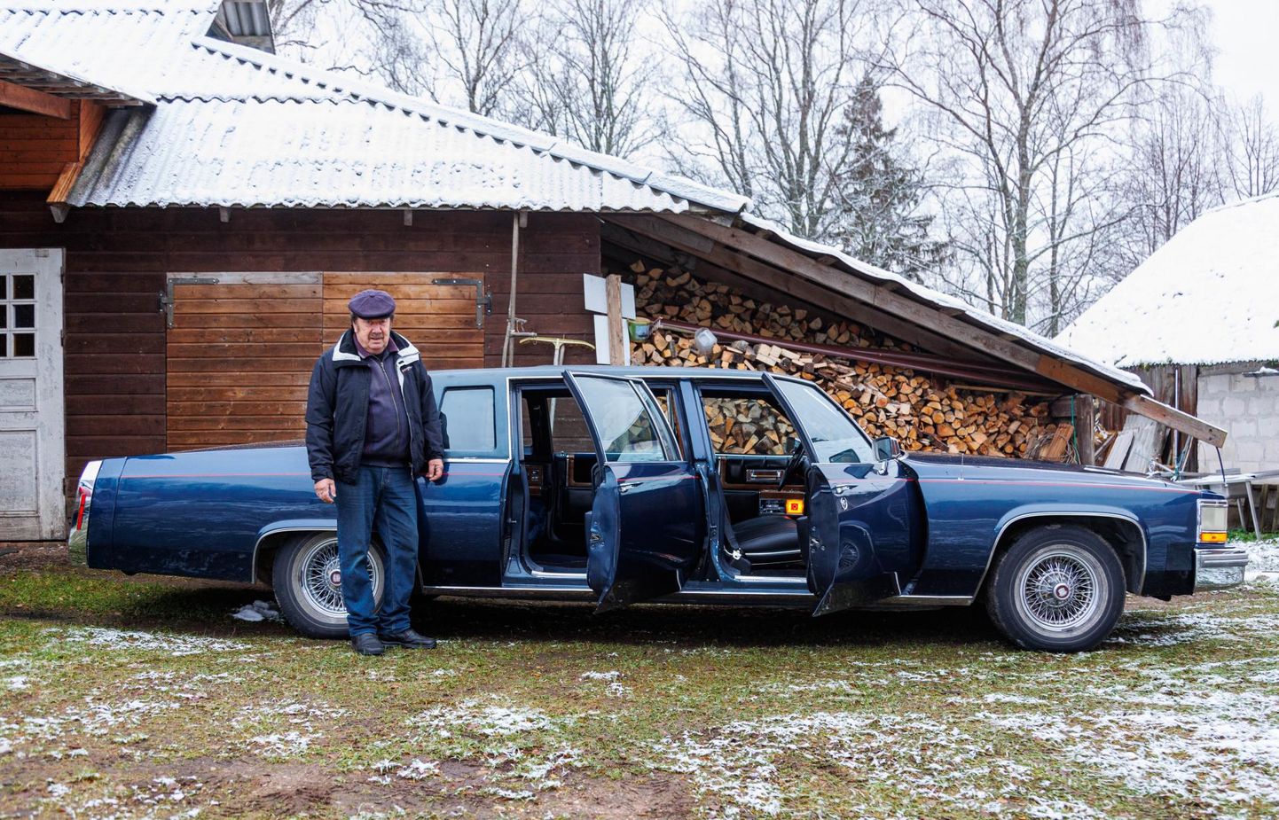 Astuge julgelt salongi: Jüri Johanson tutvustab 1980. aasta Cadillac Fleetwoodi limusiini, mis mahutab seitse inimest.