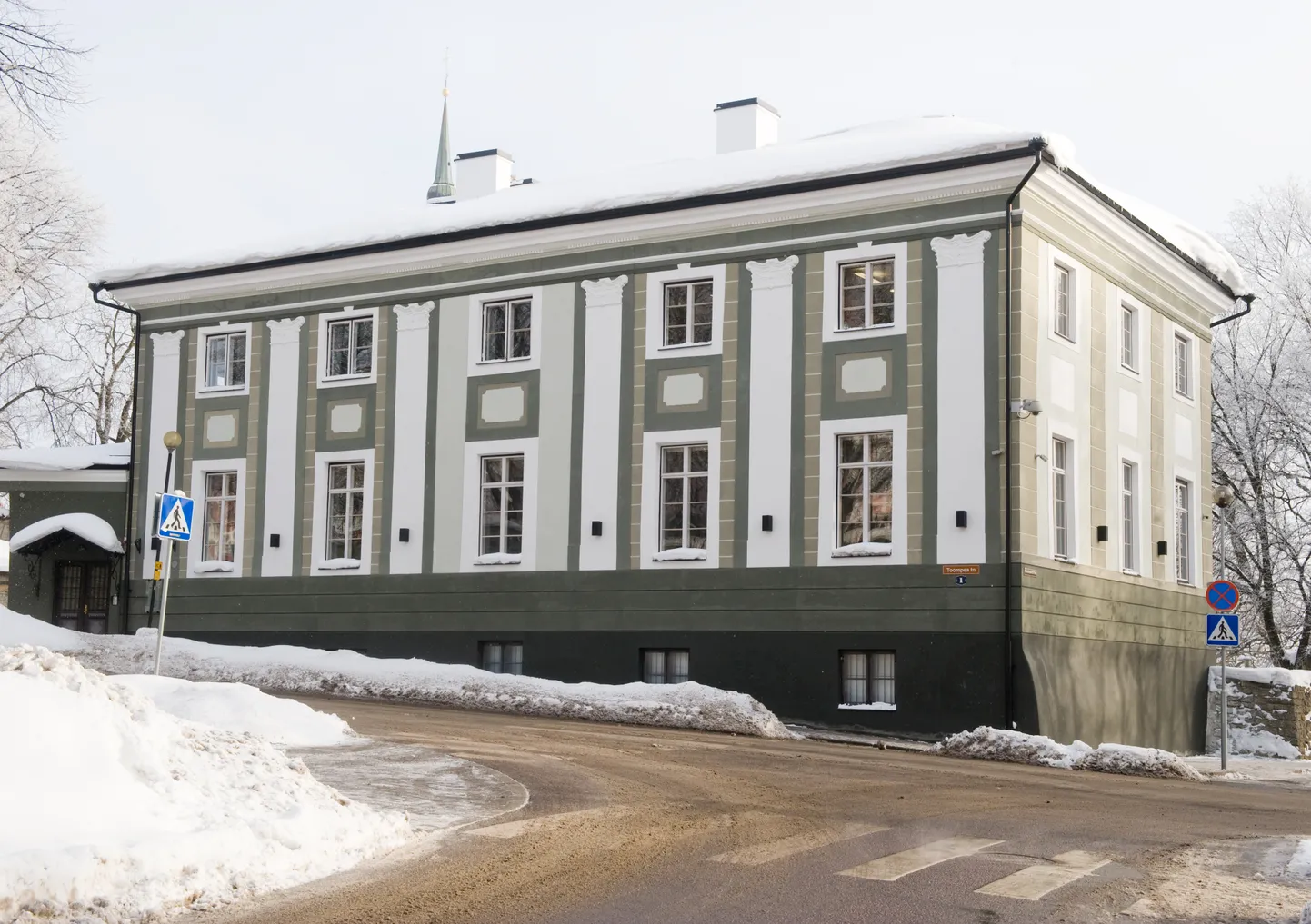 Komandandi maja, milles asuvad vabariigi valimiskomisjoni tööruumid.