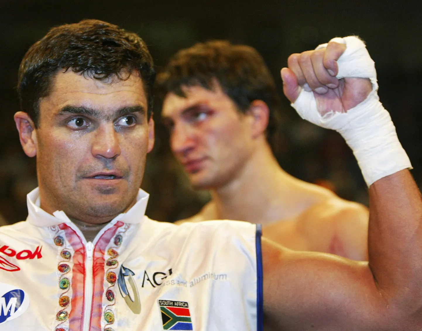 Endine WBO raskekaalu maailmameister Corrie Sanders (vasakul) tapeti selle aasta 23. septembril.