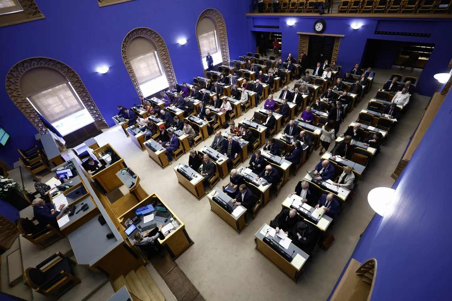 Riigikogu liikmed täiskogu istungil.