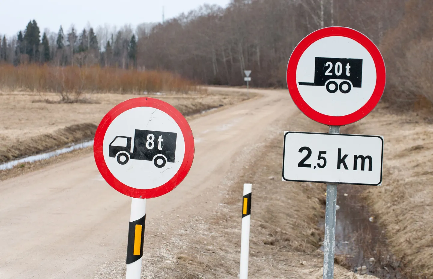 Vähemalt poolesajal teelõigul on Viljandimaal rasketel veokitel sõitmine keelatud.