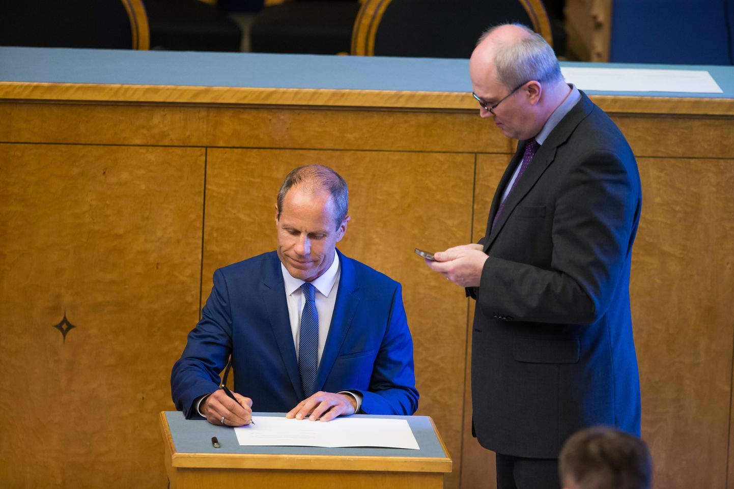 Rahandusminister Toomas Tõniste andis ametivande riigikogu ees 12. juunil ja napilt neli kuud hiljem tutvustas juba järgmise aasta riigieelarvet.